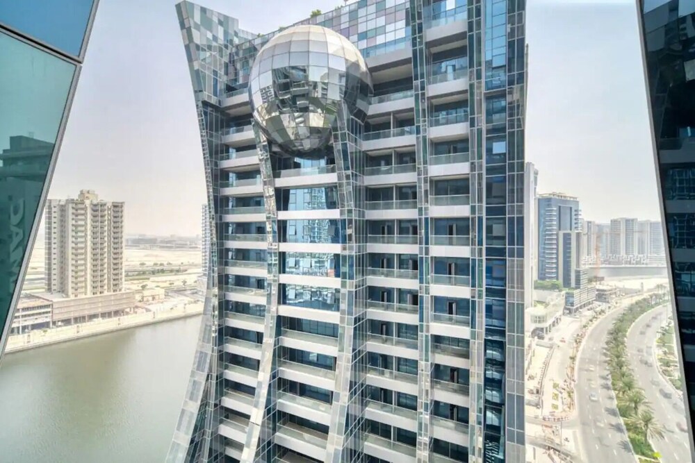 Stunning J-One Tower Studio