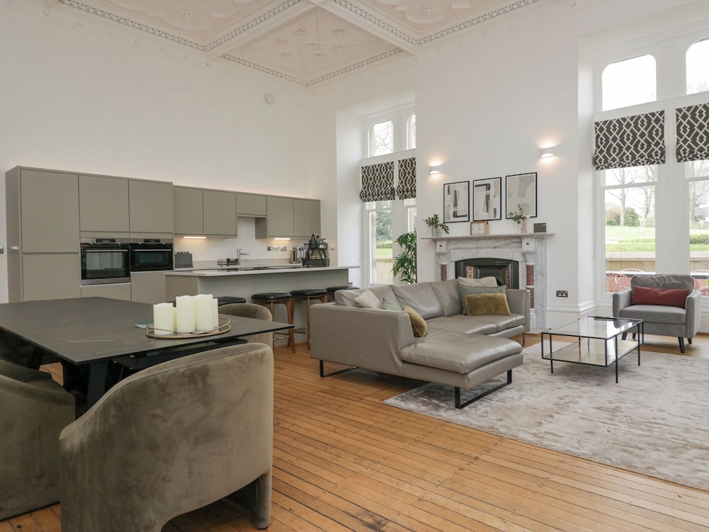The Myles Suite Stone Cross Mansion