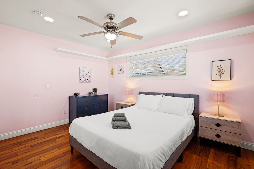 Luxury Estate With Sparkling Pool Elegant Amenities