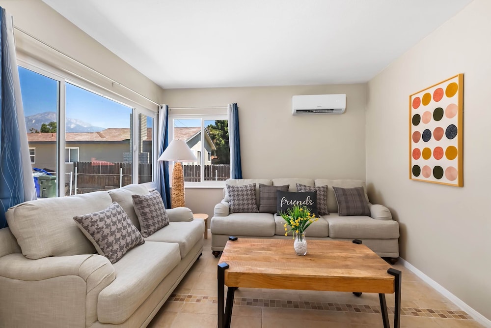 Cozy 2BR Home With Bright Interior Relaxing Patio