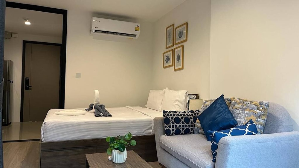 The Base - New Studio Great Location, Shared Pool