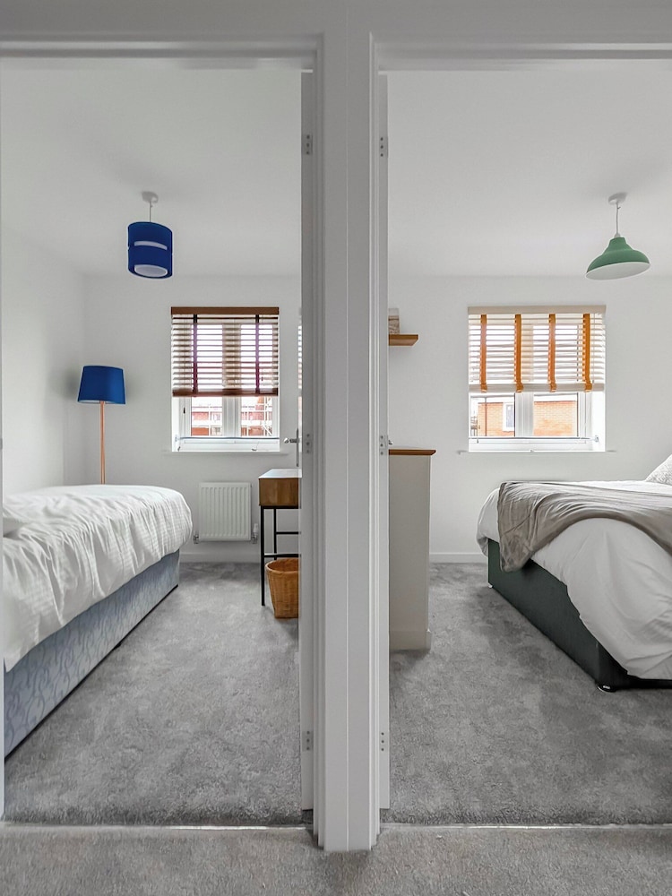 Cotswold Green - Sleeps 5 - Free EV Charge