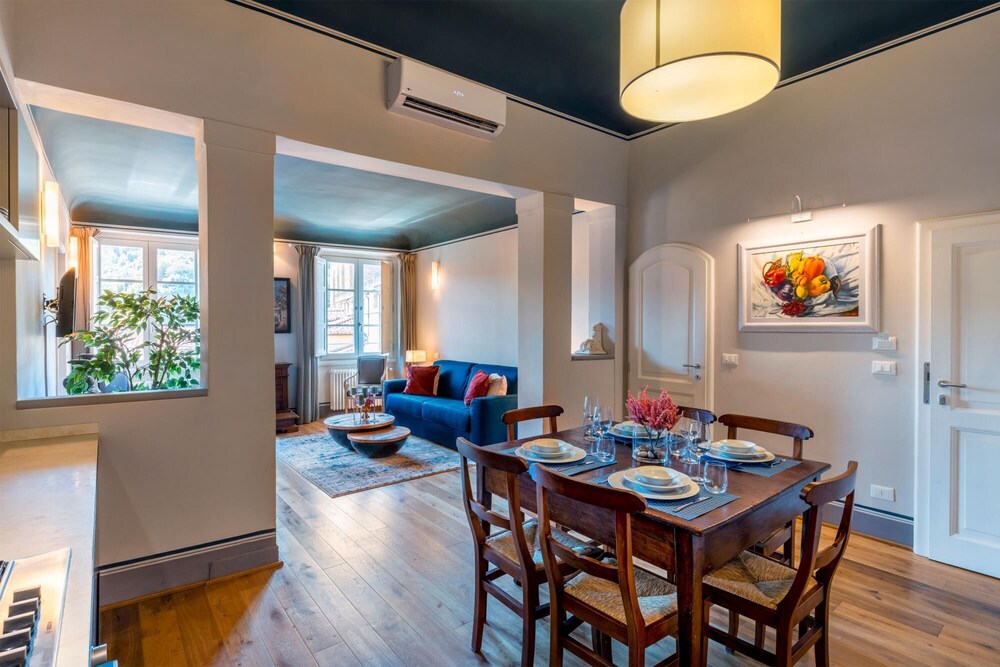 Impressive 4 Bedroom Apartment in Front of Pitti Palace Piazza Pitti I