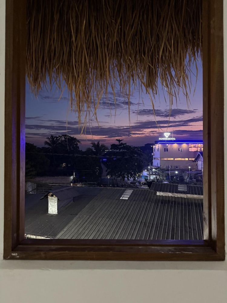 Isa- Hostel