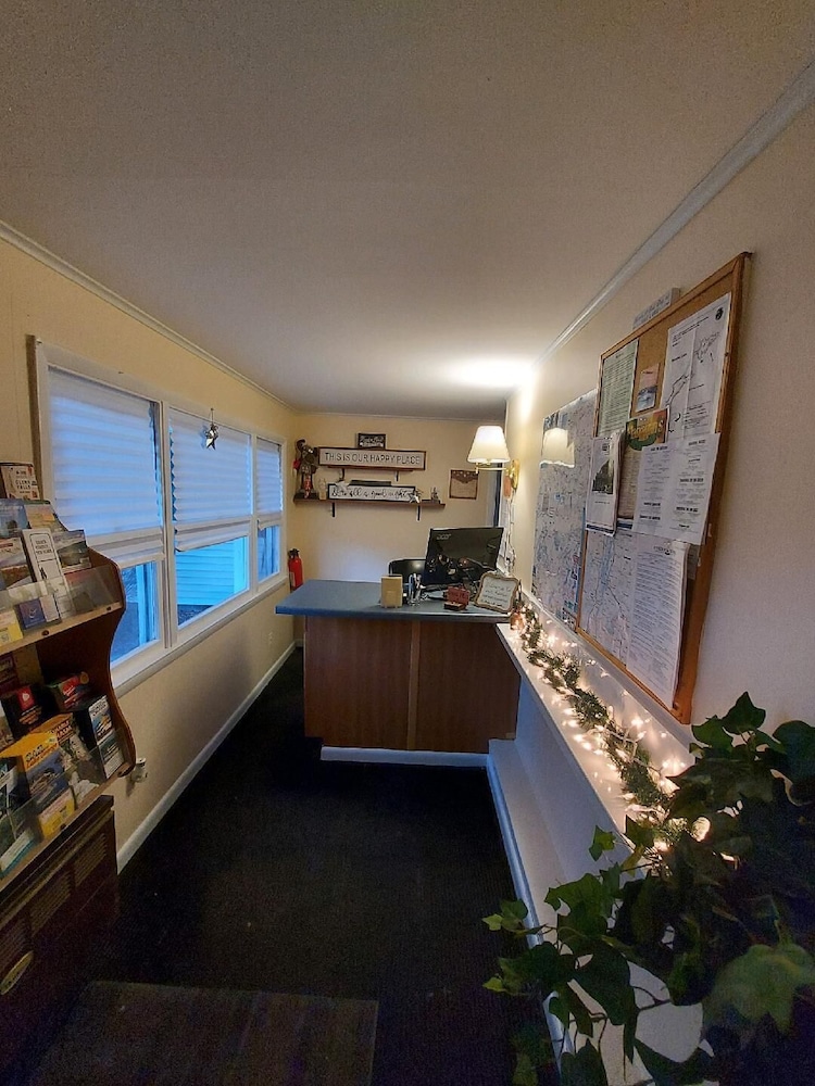 Maple Leaf Motel