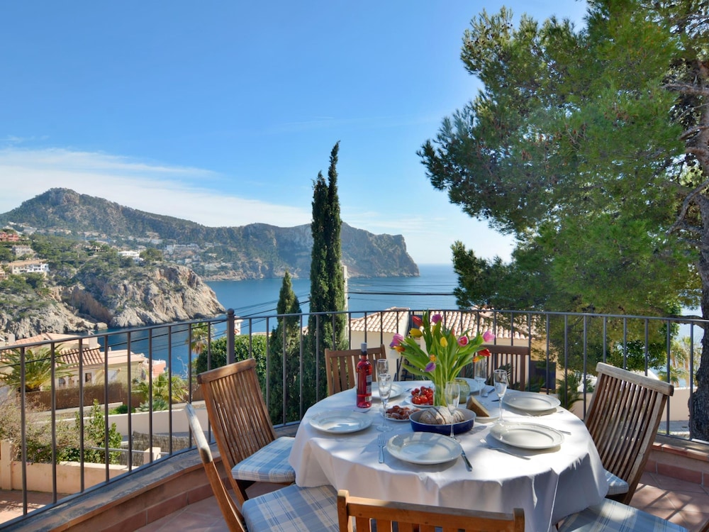 Villa With Incredible sea Views and Pool Sleeps 7