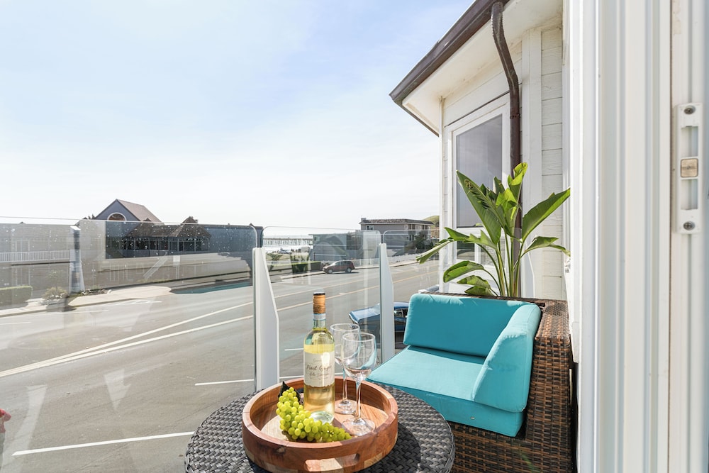 The Cayucan Bungalows by AvantStay Pet-Friendly Getaway Steps from Cayucos State Beach