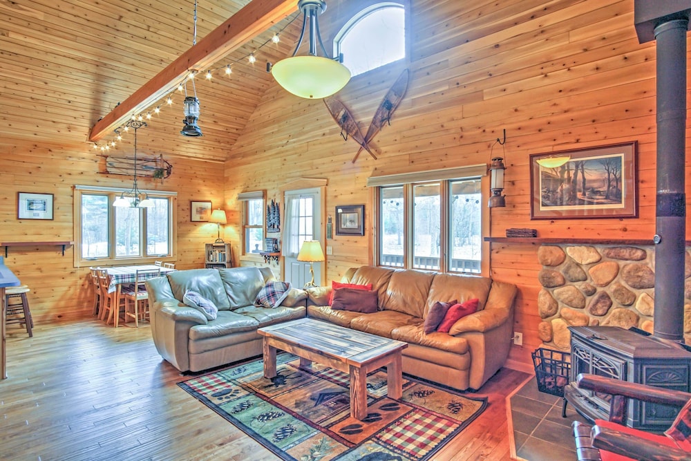 Remote Pentwater Cabin in the Woods: 5 Mi to Dtwn