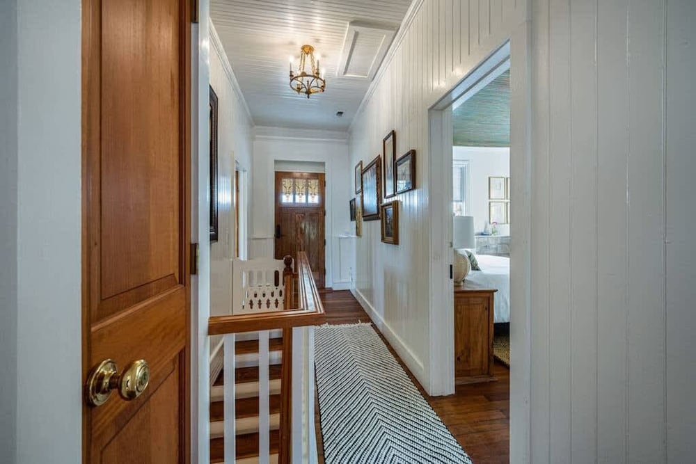 Luxurious Historic 5BR Fredericksburg inn w spa