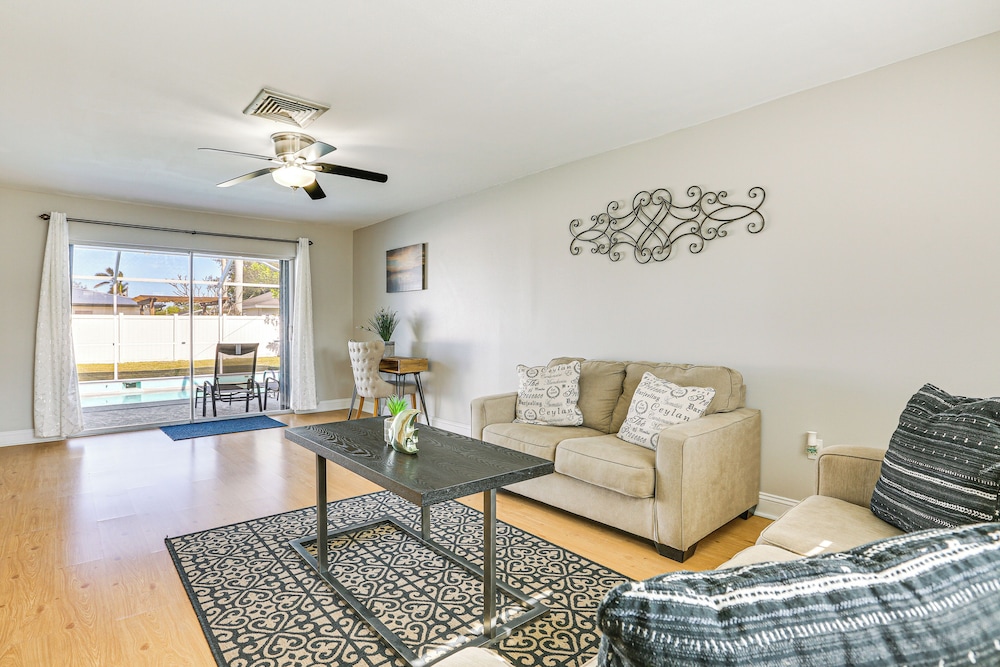 4 Mi to Lakes Park: Family Home in Fort Myers!