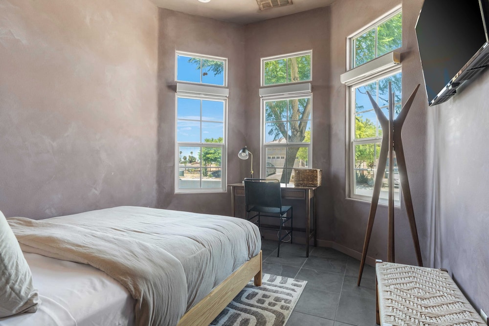 Designer Desert Oasis w/ Pool, Hot Tub, Outdoor Lounge The Riley by Avantstay