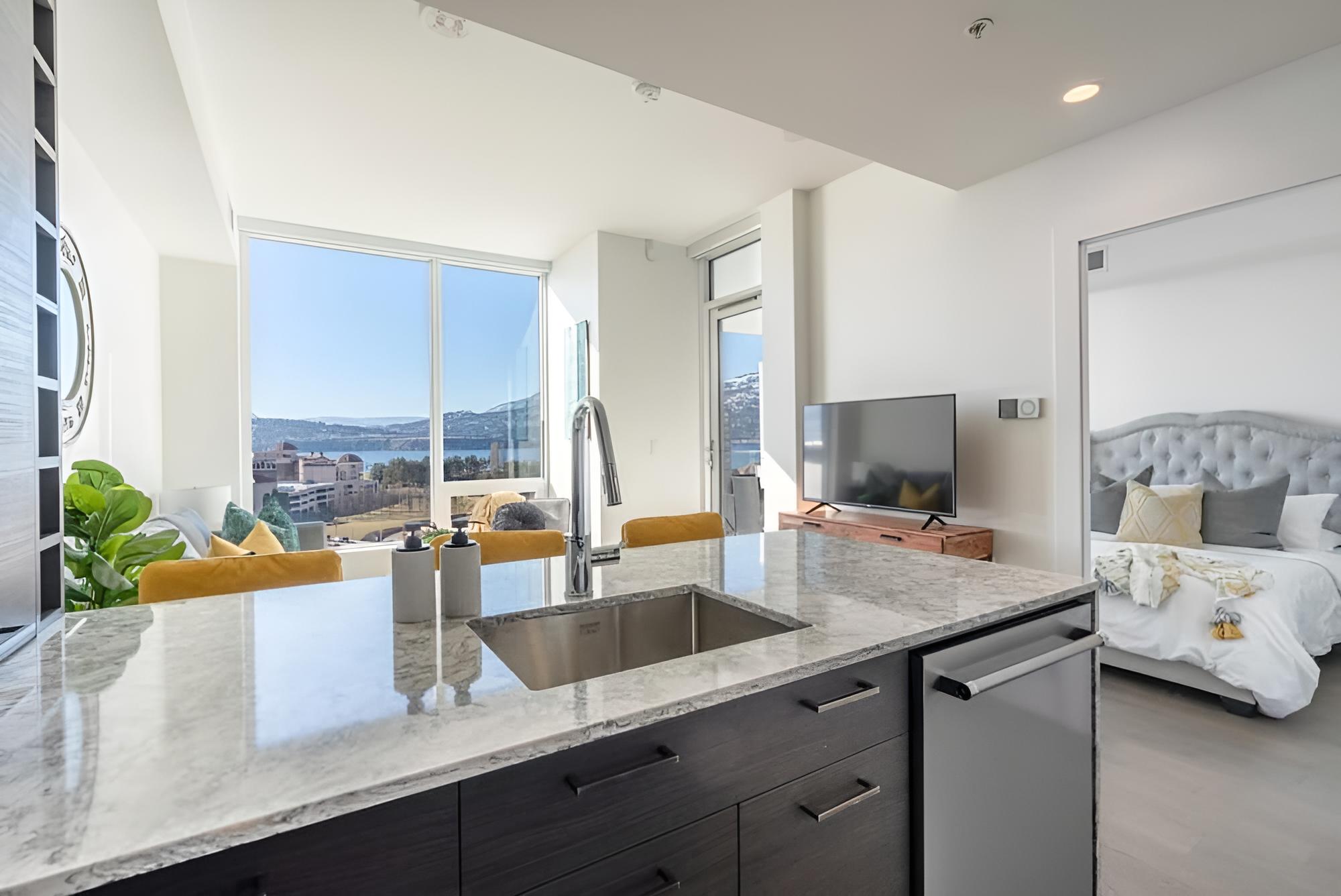 The Luna No Service Fees Pool Hottub - Image 2