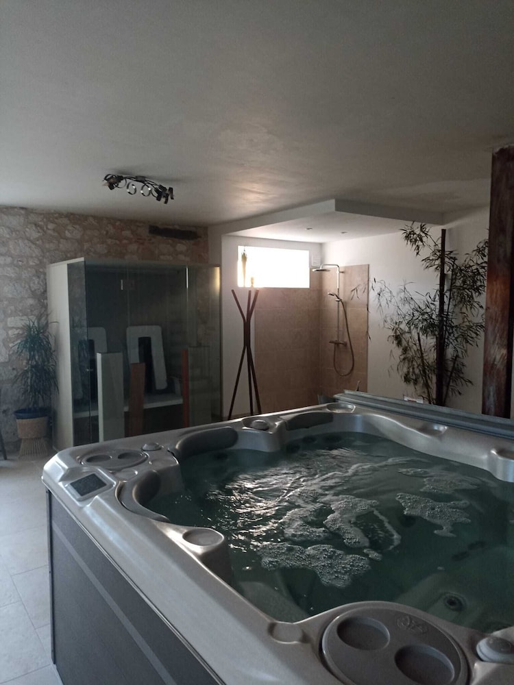 Elégance Périgourdine and SPA