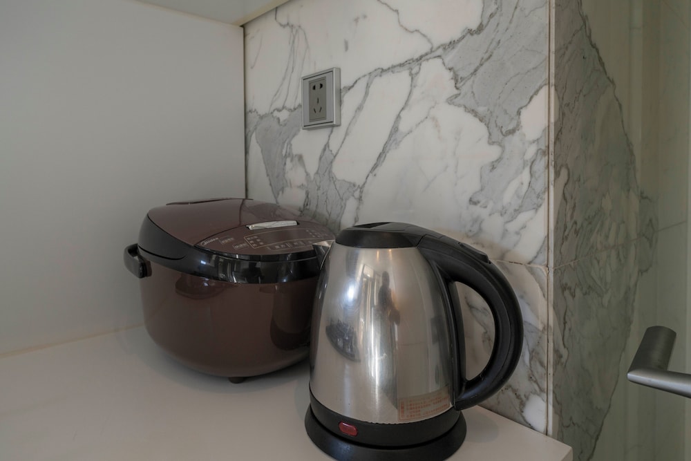 Tyms 2BR 1BA Apt Xujiahui Metro