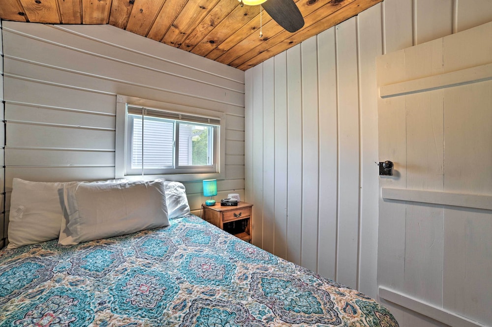 'tiny House Cottage 5' w/ Crooked Lake Access! view 4