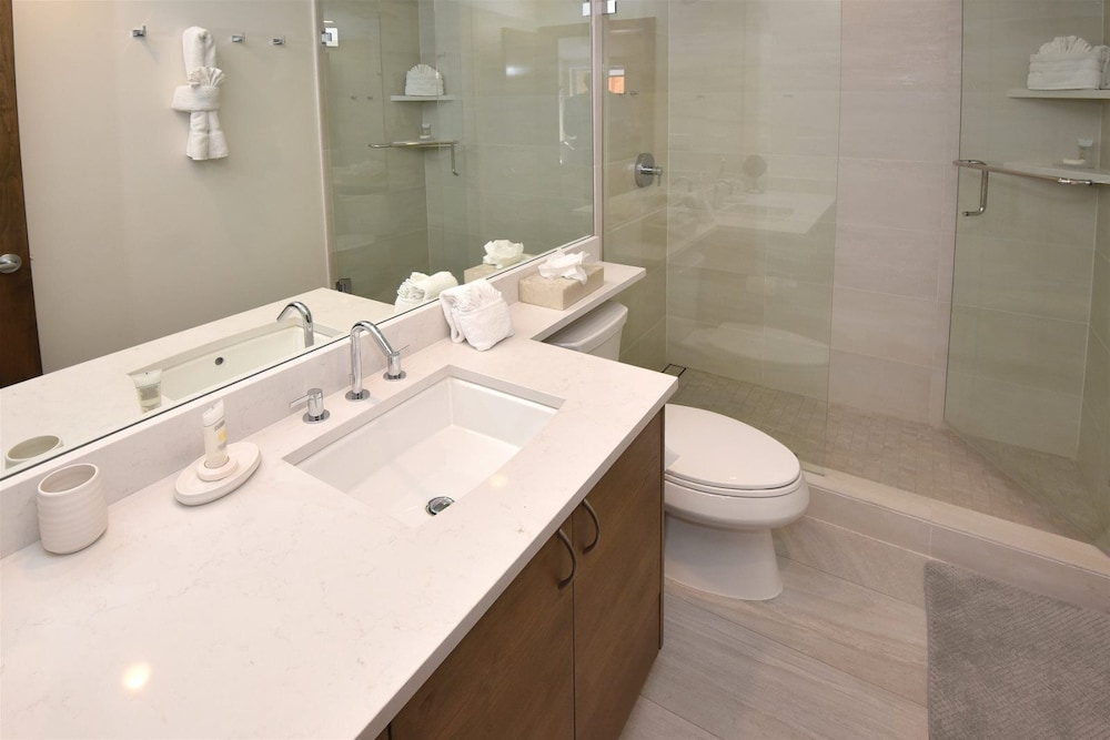 Chic 3BR Condo in Lionshead Village - Ski-in/ski-out at Eagle Bahn Gondola
