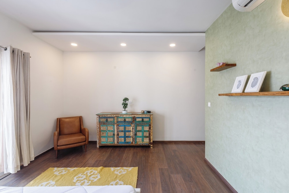 The Ivy Apartment by Red Olive