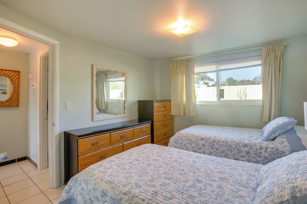 3 Mi to Beach! Sunny Englewood Retreat w/ Lanai