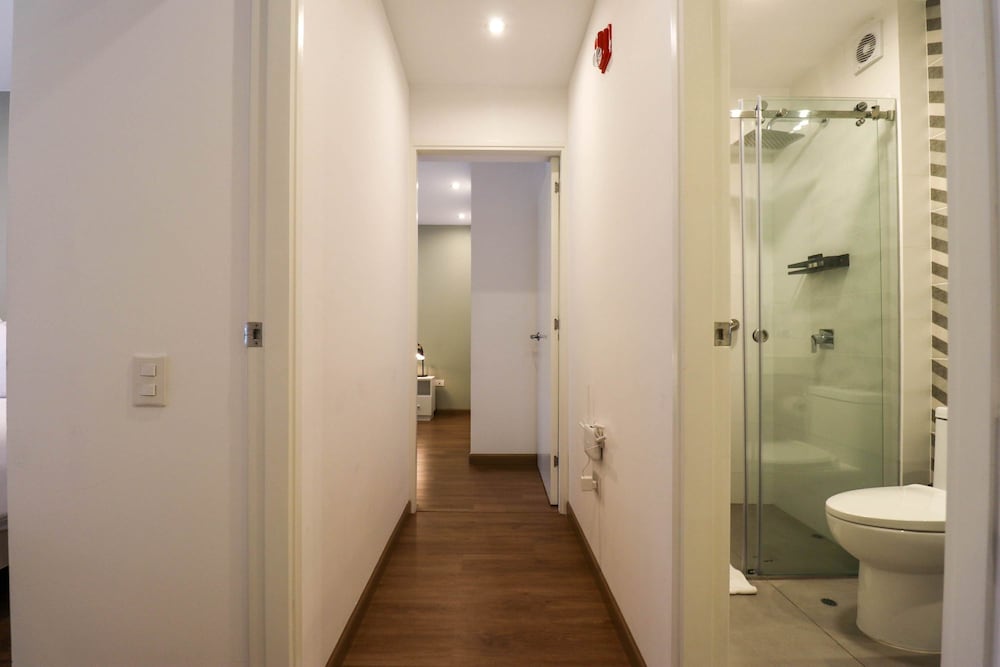 w Monochromatic 2BR w Terrace in Miraflores