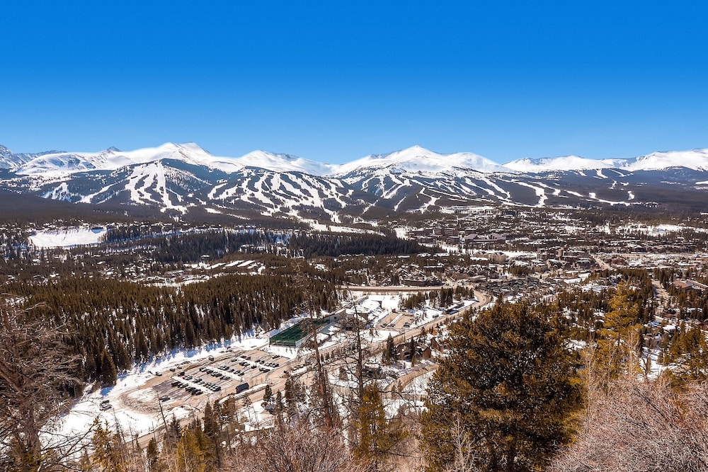 Mountain View Ski Lodge 5 Bedroom Townhouse view 2