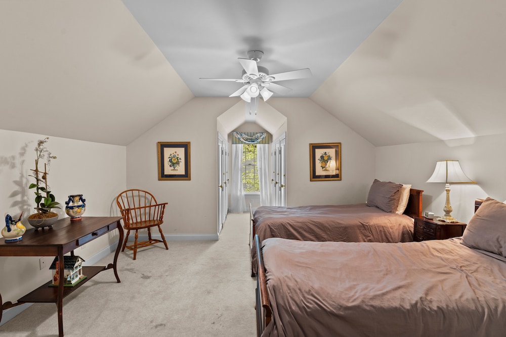Lake Escape - Lake Waccamaw 7 Bedroom Home
