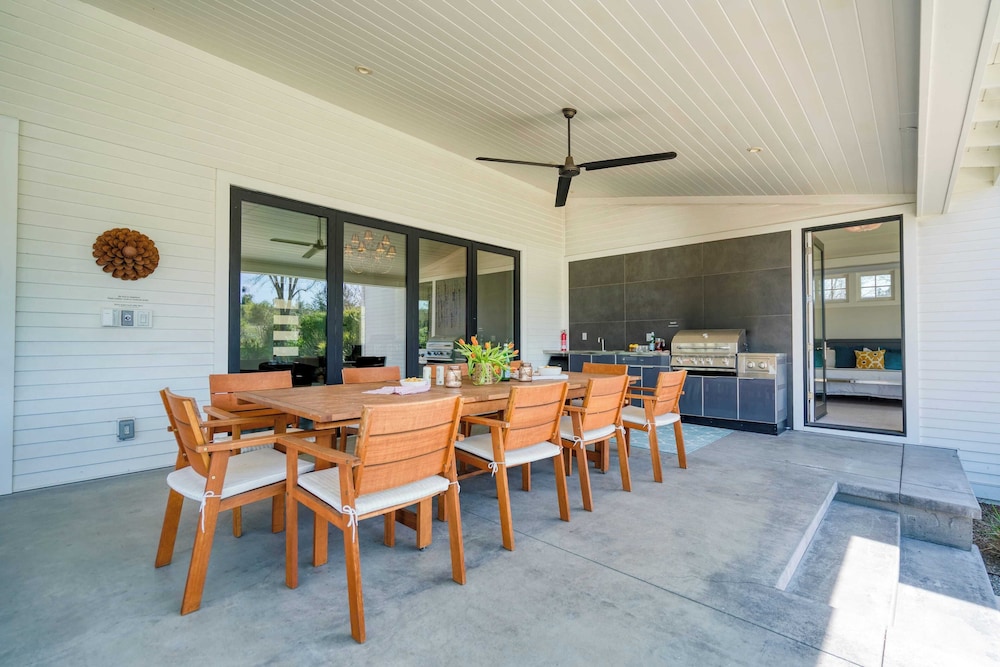 Luxe, Pool, Spa, Fire Pit, Game Room, Piano Sonoma Pool Retreat by Avantstay