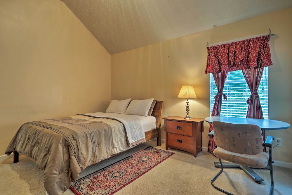 Suburban Atlanta Vacation Home - 20 Mi to Downtown