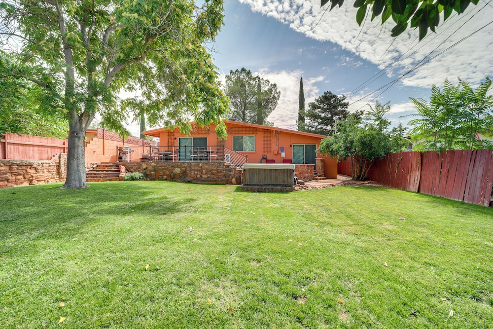 Pet-friendly Sedona Home: Hot Tub, Walk to Trails! view 4