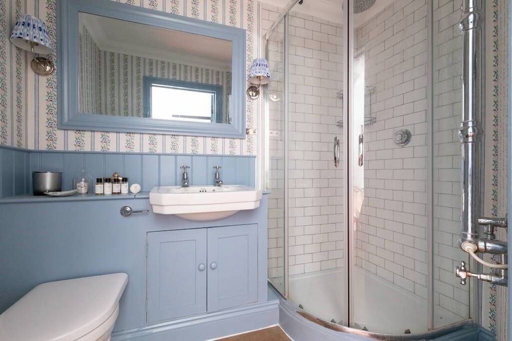 Westbourne Park Road Xvii by Onefinestay