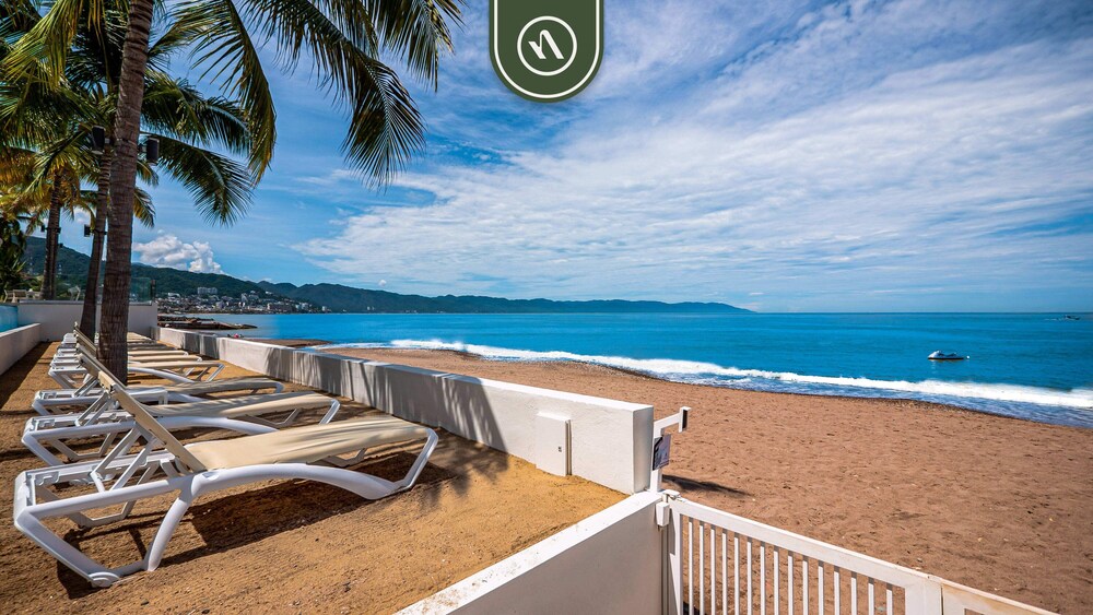 Oceanview Studio - Beach - King Bed - Pool