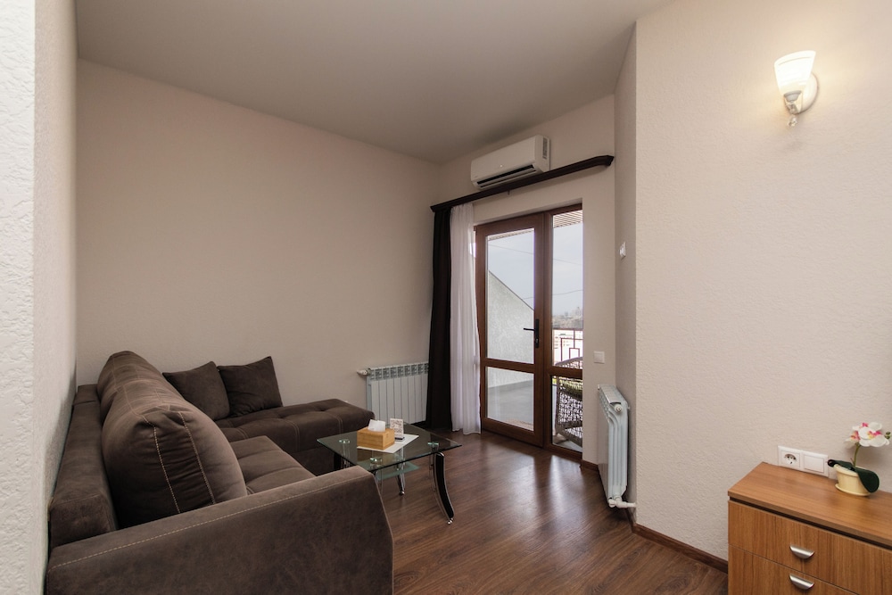 Hillside Guest House