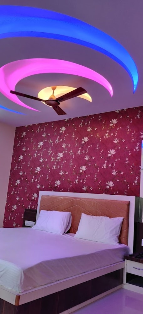Hotel Nikunj Madhubani view 3