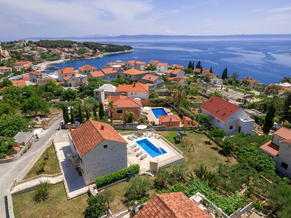 Villa in Sumartin Near the Beach & Ferry Port view 2