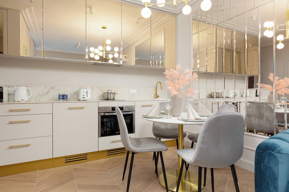 Mennica Azurite by Renters Prestige view 3