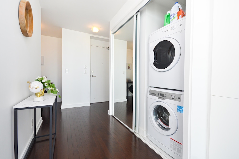 Downtown Toronto Condo near Scotiabank Arena