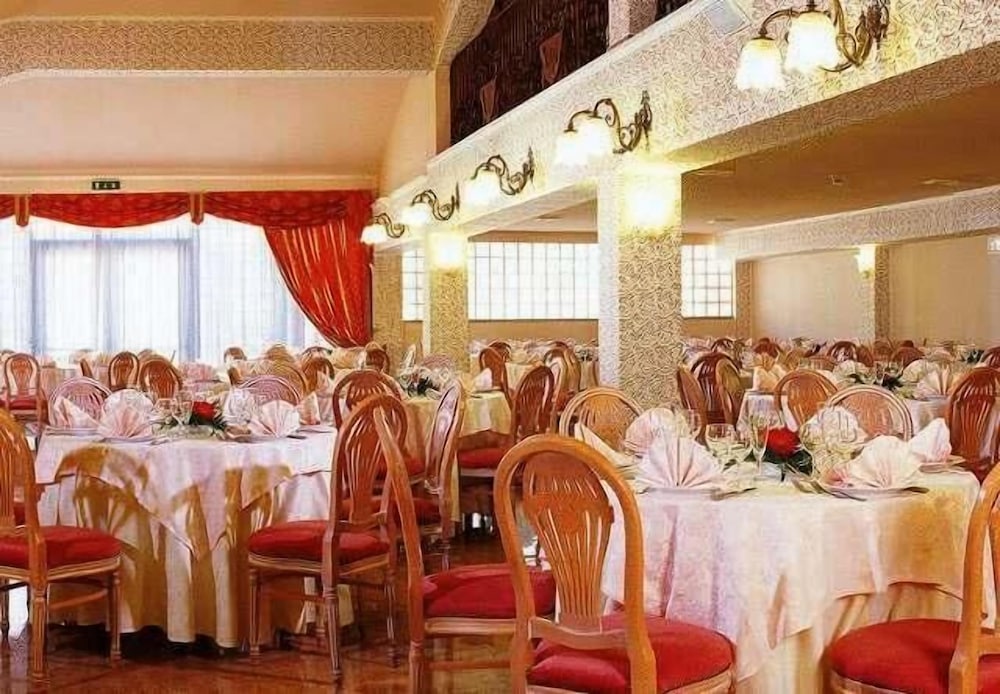 Leo Hotel