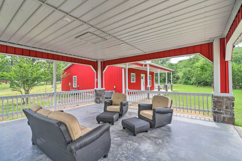 Rural Family Retreat < 3 Mi to Fishing & Boating! view 3