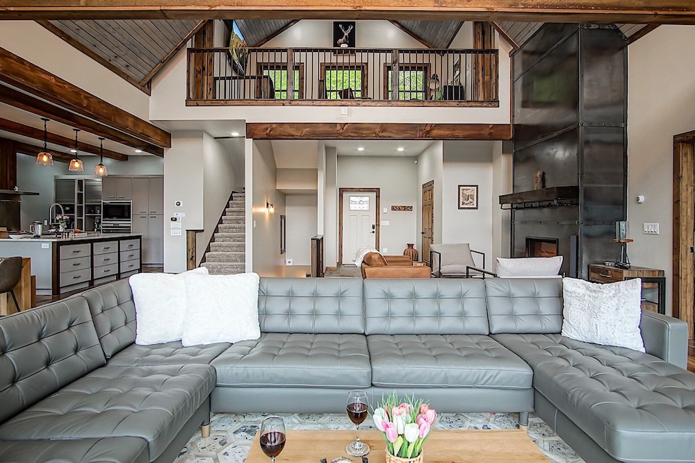 5 Br: Cupp Runneth Over - Luxurious Retreat Nestled 9.7 Miles From Snowshoe