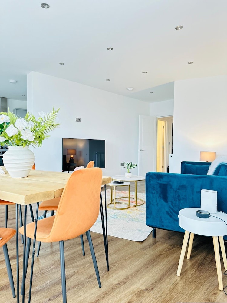 Gorgeous Serene Spacious Luxury Apartment 2 Bedrooms Sleeps 6