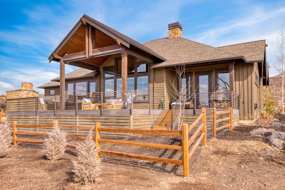 Heritage by Avantstay Luxe Oregon Retreat + Deck