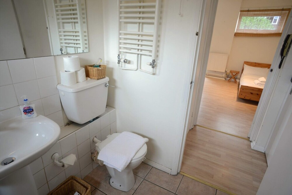 Bright & Spacious Studio Flat in SE8