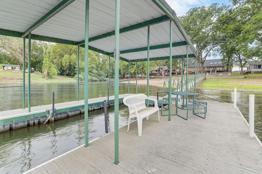 Bring Your Boat! Lakefront Home w/ Dock in Grove