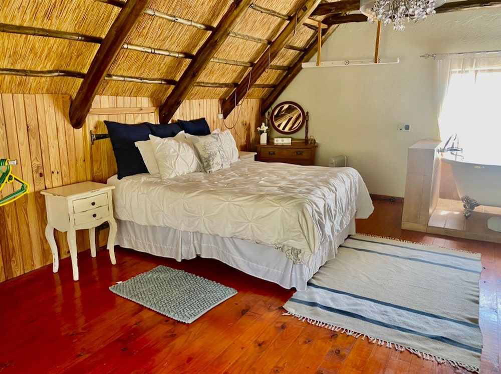 Stunning Private Cottage in the Heart of Nyanga - 2095