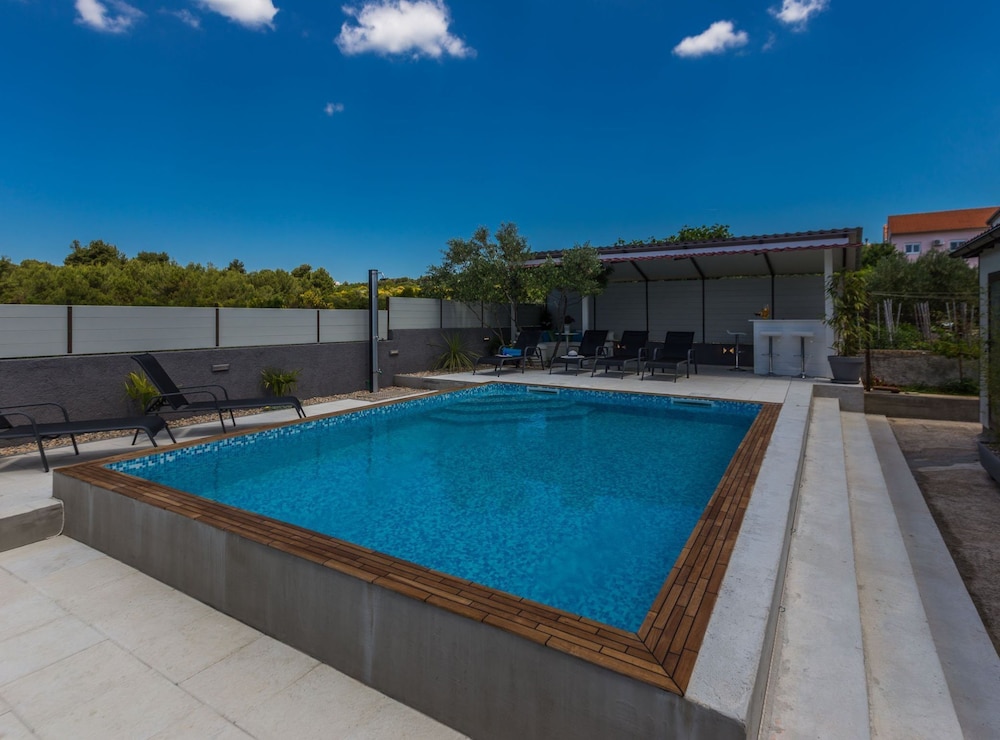 Zadar Lavish and Luxurious Apartment With Private Pool