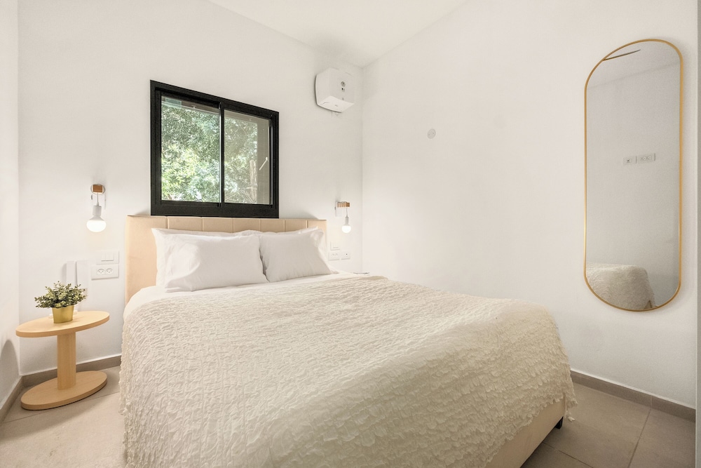 Old North Stylish Stay by Sea N' Rent