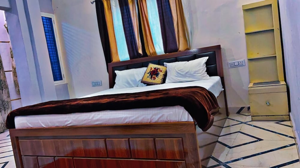 Aishwary Paying Guest House By GRB