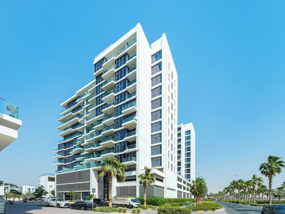 Luxury StayCation - Studio in Damac Hills with Balcony and Golf Views