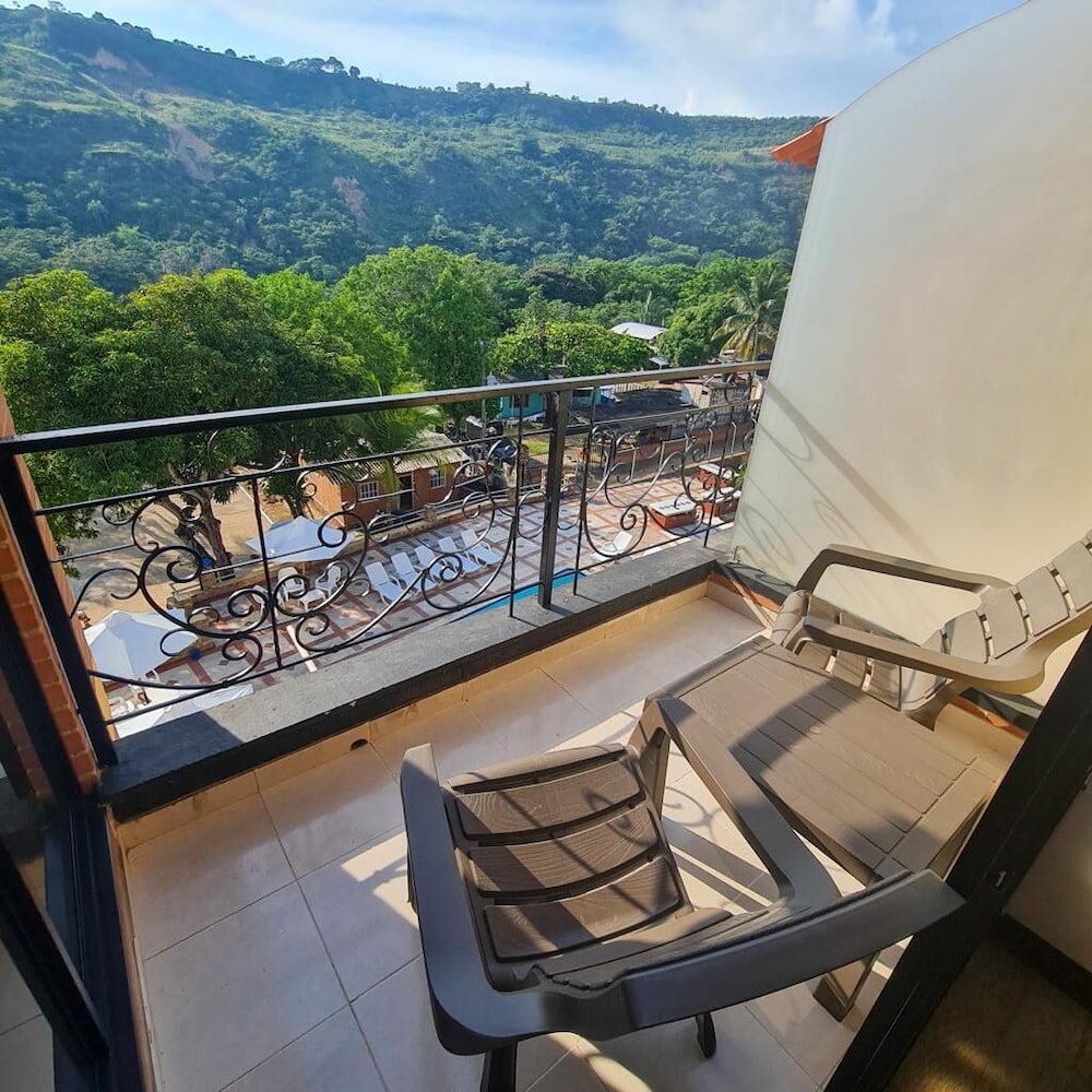 Mirador Villa Mercedes Hostel