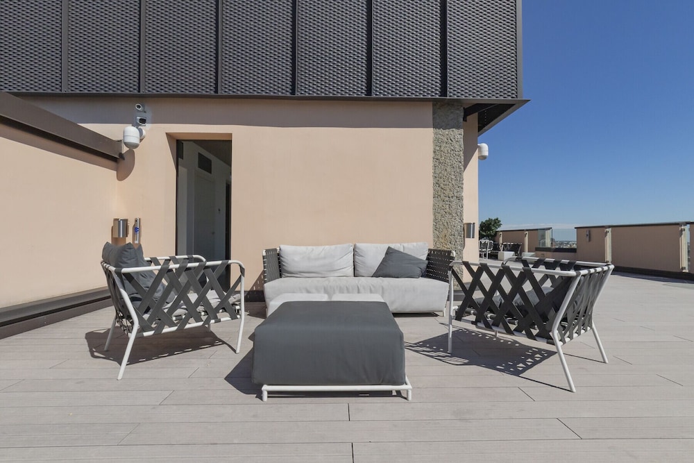 San Babila Central Tower by Rentopolis - High-end 1bdr with panoramic terrace overlooking Duomo