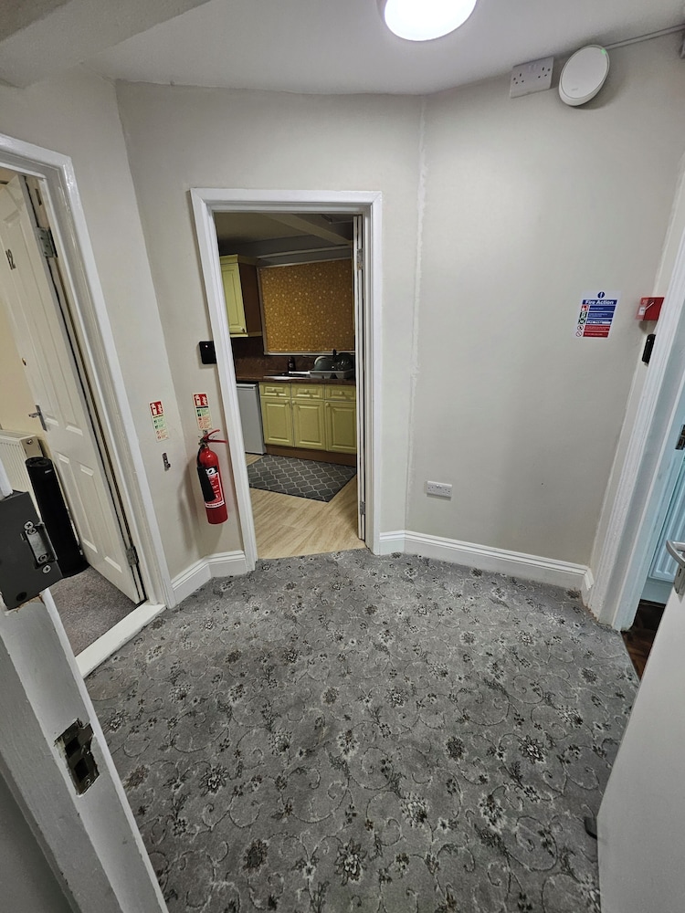 Basement 2 Bed Appartment with EVCharger